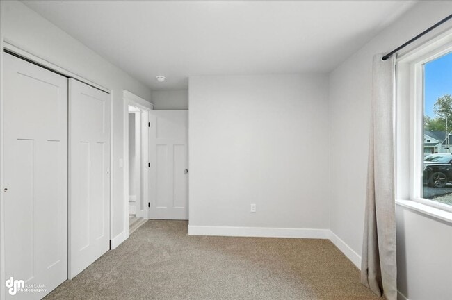 Building Photo - New & Upgraded 4BD Home!