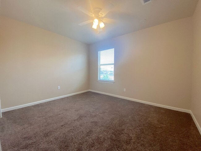 Building Photo - Gorgeous 4bed/3.5bath with 2 Master Bedrooms!