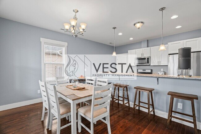 Building Photo - 16 Hyde Park Pl