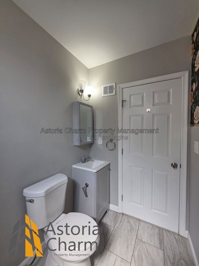 Building Photo - 3909 Fleetwood Ave