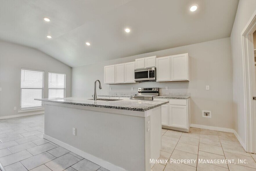 Building Photo - 13407 Ave. R-1(FS)