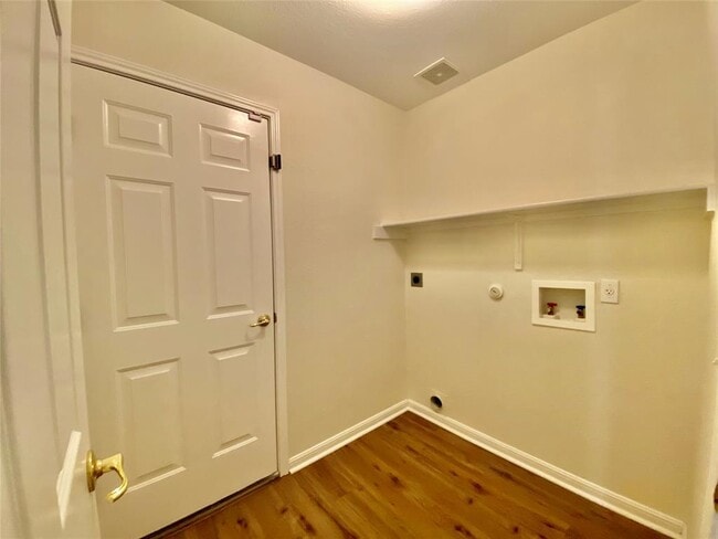 Building Photo - 196 Unity