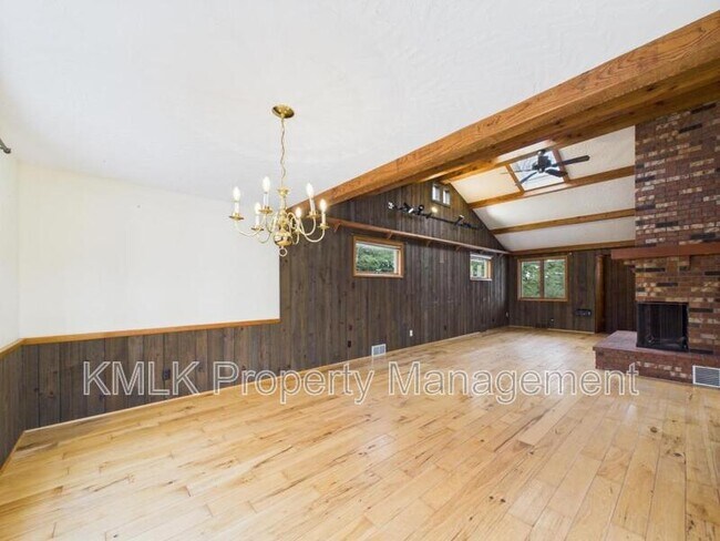 Building Photo - 5743 Brookwood Dr