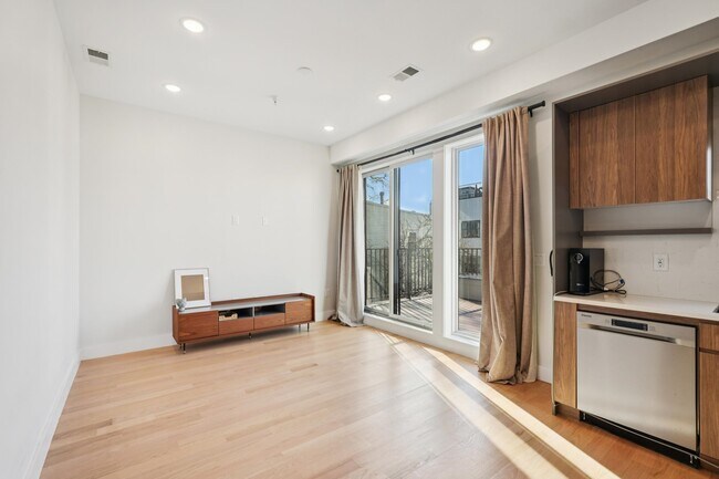 Building Photo - 431 Palisade Ave