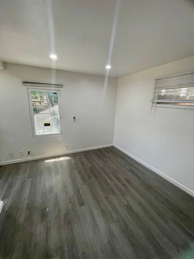 Building Photo - 1440 Vine St