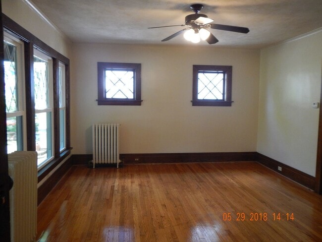 Building Photo - 721 Allen St