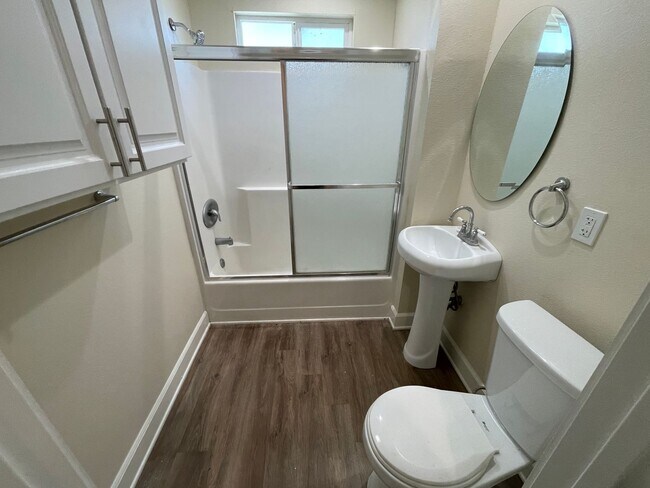 Building Photo - 512-514 N. Pacific Ave.