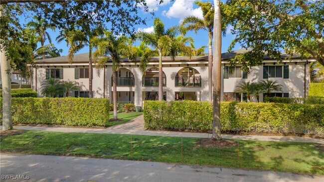 Building Photo - 960 7th St S