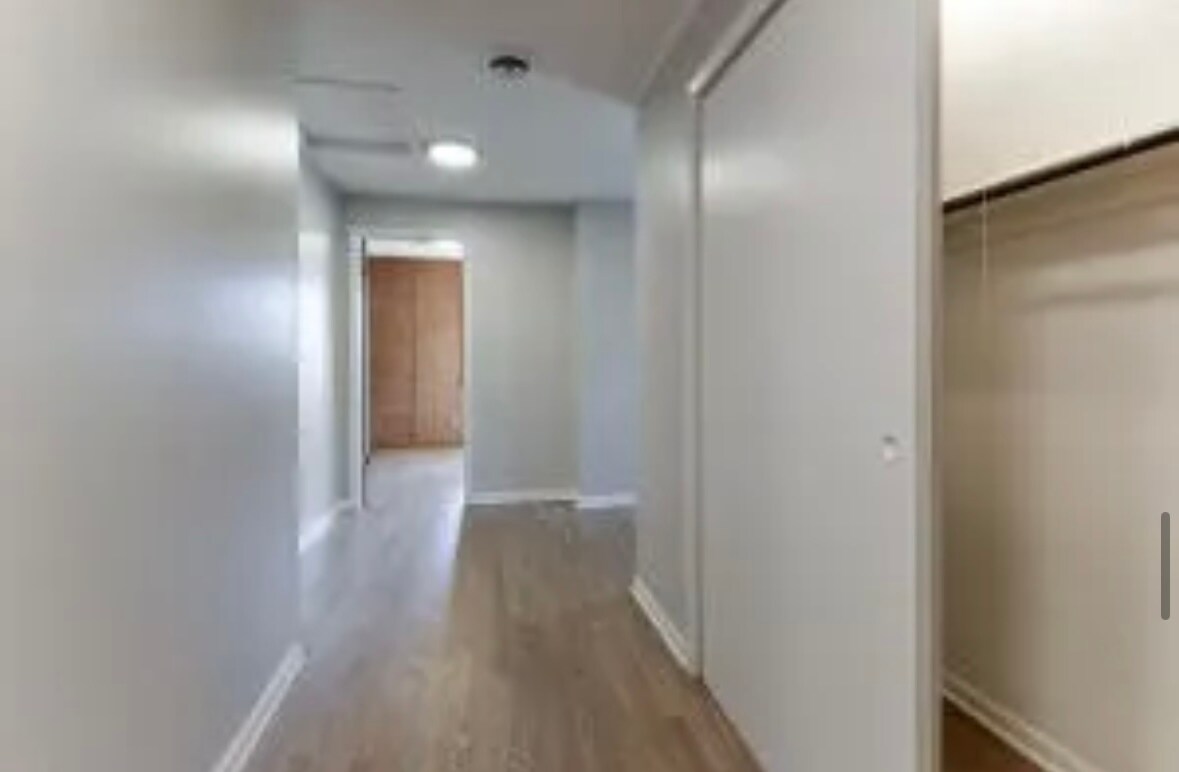 Building Photo - 2304 E Cardinal St