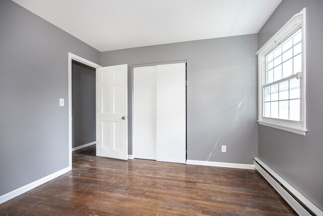 Building Photo - NICE RANCH IN AMHERST!
