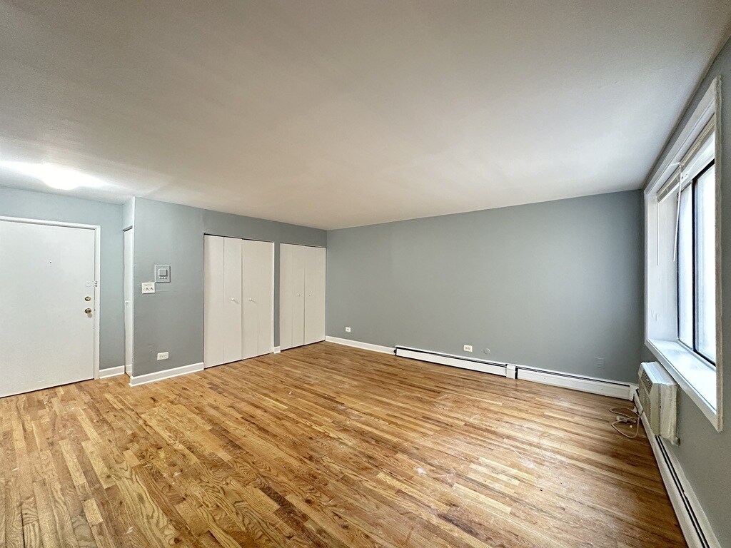 Building Photo - 1515 W Morse Ave