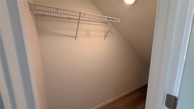 Building Photo - 807 Lynx St