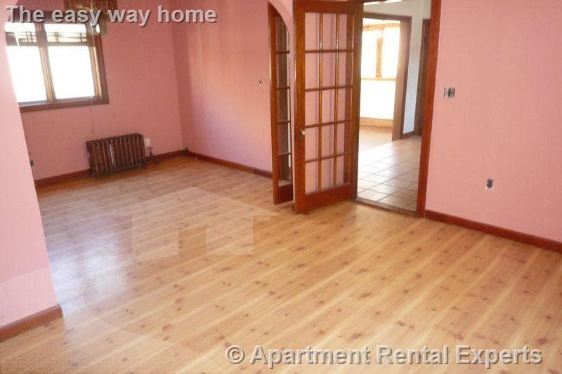 Primary Photo - 569 Main St