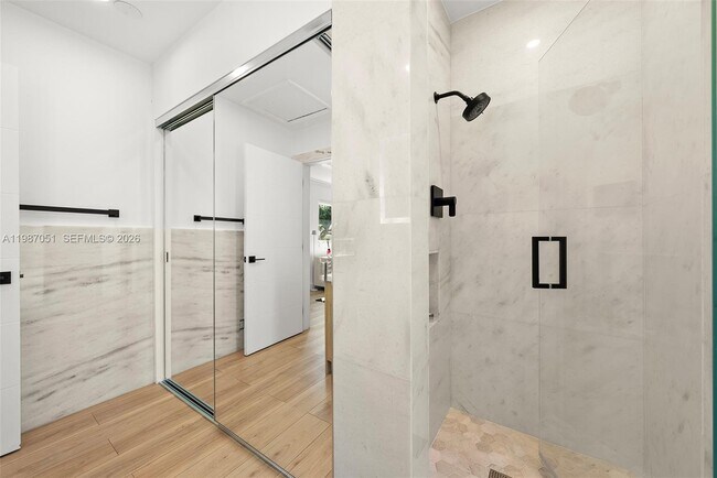 Building Photo - 424 Alamanda Dr