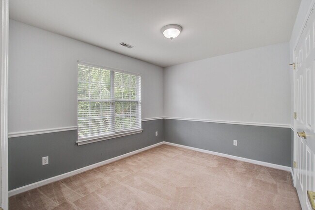 Building Photo - 5421 Red Tip Ln