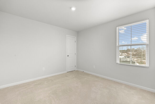 Building Photo - 161 Robinia Rd