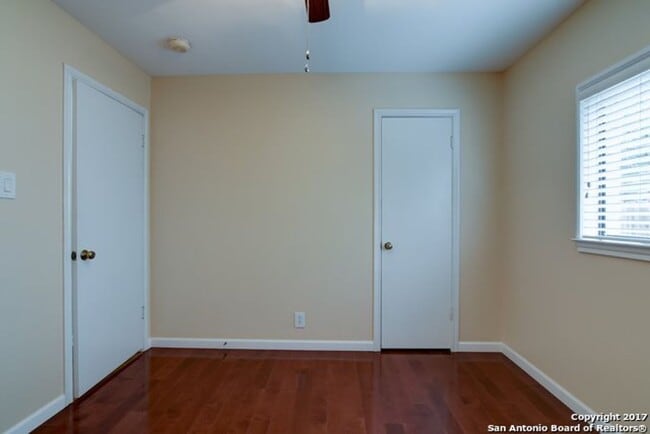 Building Photo - 3/2 1 Story Open Concept Far West SA