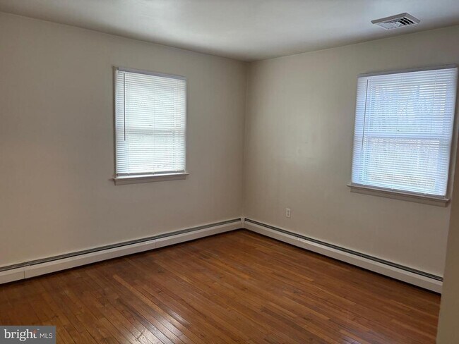 Building Photo - 29 Laver Rd