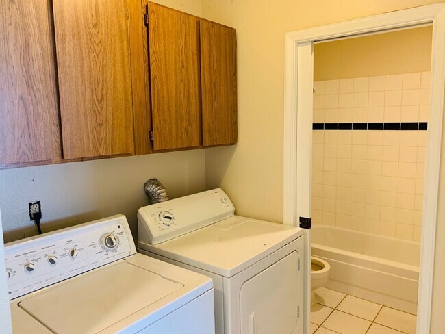 Building Photo - Issaquah 4 bd 3 bath single family house f...