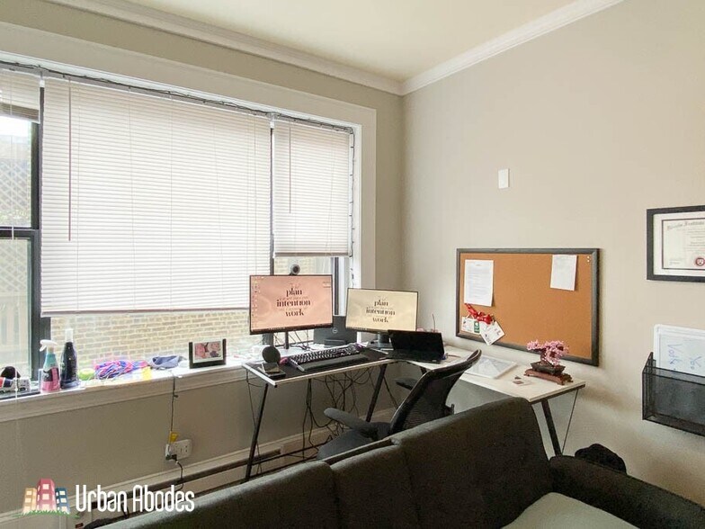 Building Photo - 818 W Lakeside Pl