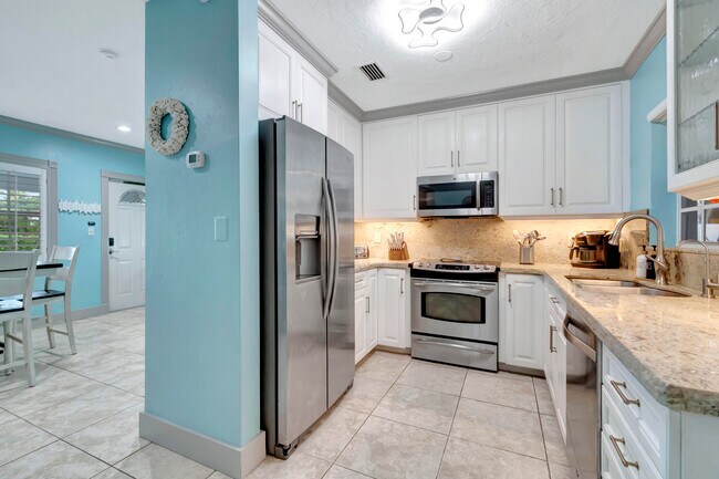 Building Photo - 310 Gulfstream Dr