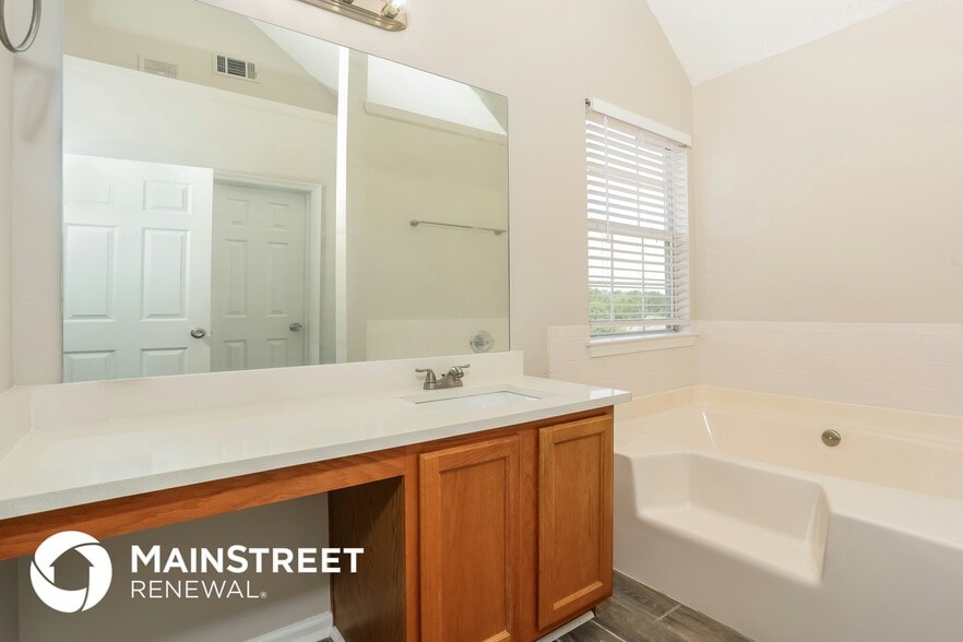 Building Photo - 105 Windscape Dr