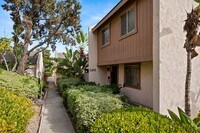 Building Photo - Spacious 4-Bedroom 2.5-Bathroom Townhome 5...
