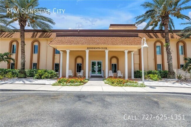 Building Photo - 4900 Brittany Dr S