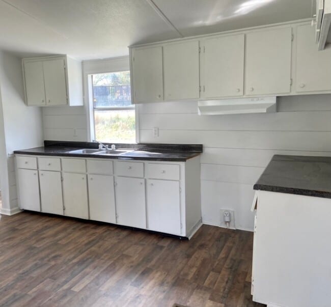 Building Photo - 600 Congress St