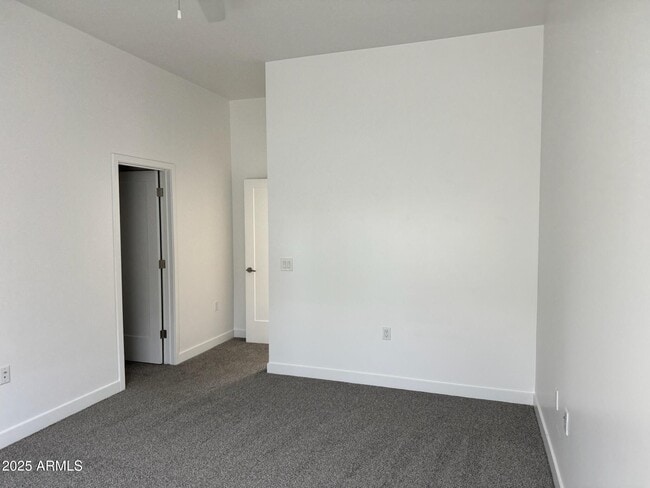 Building Photo - 615 N 6th Ave