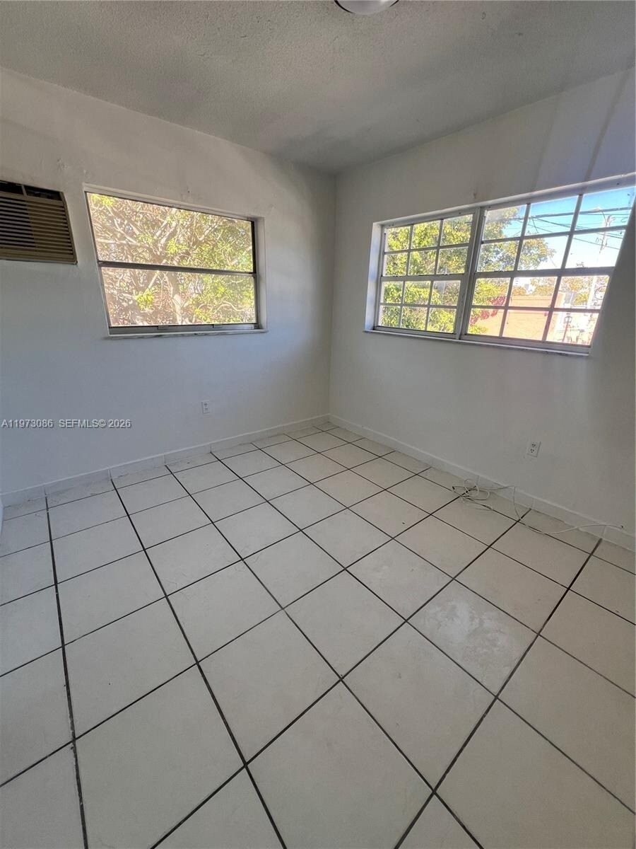 Building Photo - 608 SW 15th Ave