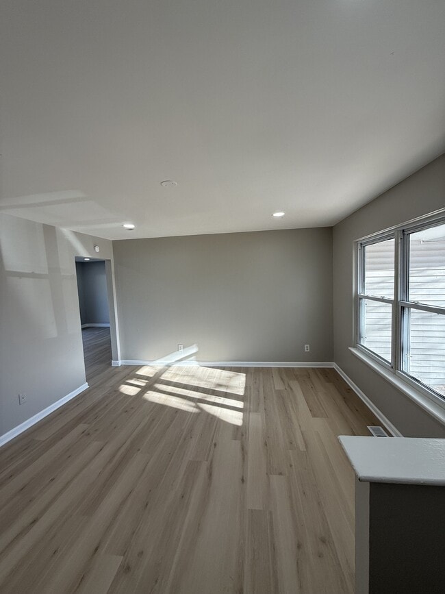 Building Photo - 1412 Wolf Ct