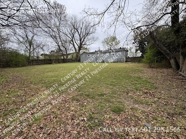Building Photo - 221 W Woodruff Ave