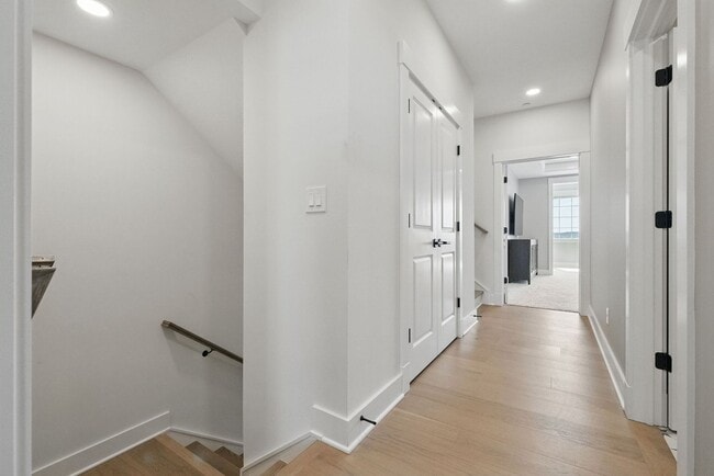 Building Photo - Luxurious, Fully Furnished Townhome       ...