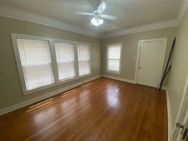 Building Photo - 247 E Lullwood Ave