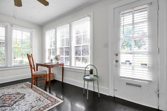 Building Photo - 174 Reinhard Ave