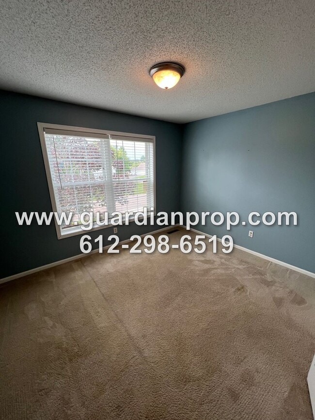 Building Photo - Woodbury House Available July 1, Gleaming Hardwood Floors, Fireplace, Lower Family Room, Fenced Yard
