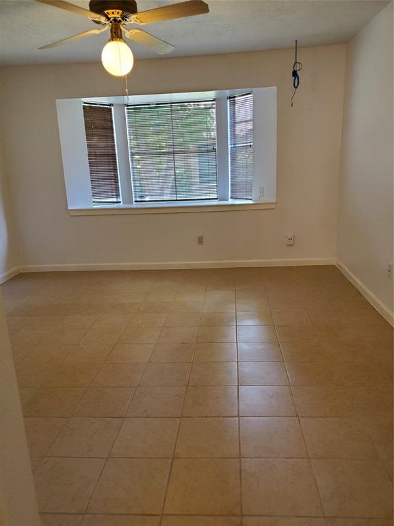 Building Photo - 8532 Maplecrest Dr