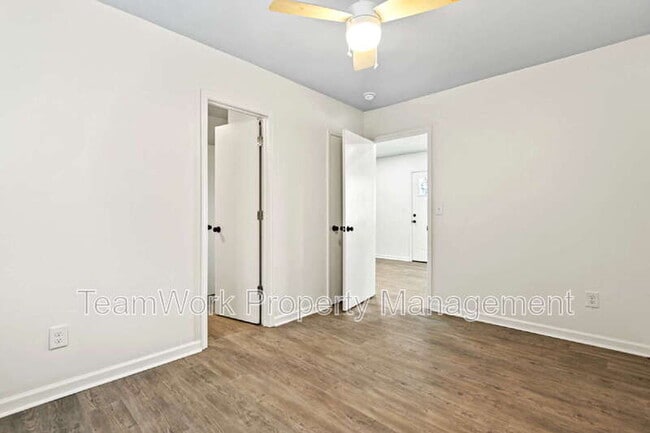 Building Photo - 3011 Terry Dr