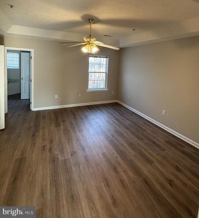 Building Photo - 8002 Bullfinch Pl