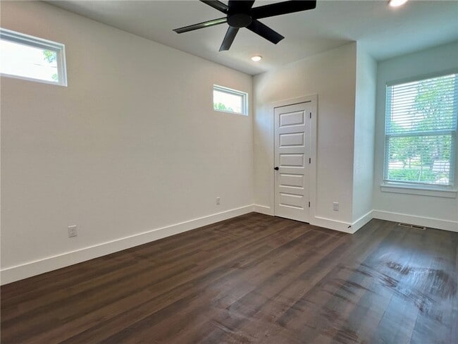 Building Photo - 1347 W Hendrix St