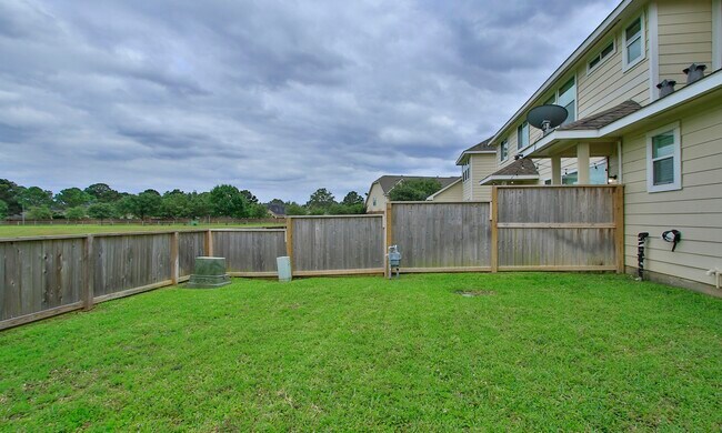 Building Photo - 10516 Primo Pl