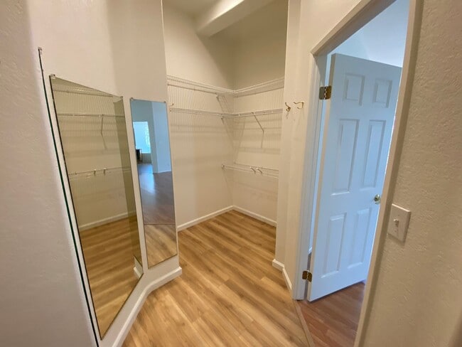 Building Photo - Panoramic Views - 46 West - Hilltop Property