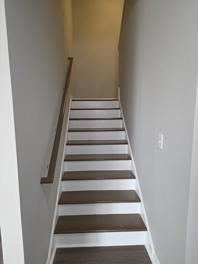 Building Photo - Welcome to your Gem Home!