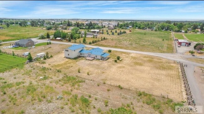 Building Photo - Stunning St. Anthoney Home: Recently Remod...