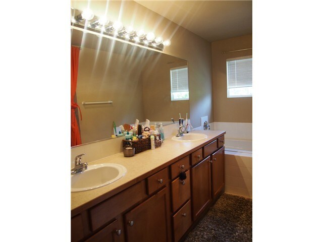 Building Photo - 1409 NE 166th Ct