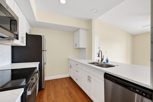 Building Photo - 157 Yacht Club Way