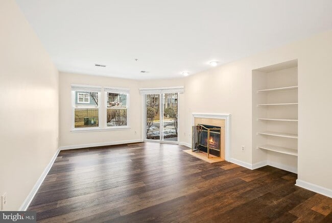 Building Photo - 3301 Sir Thomas Dr