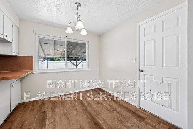 Building Photo - 306 W Maple Ave