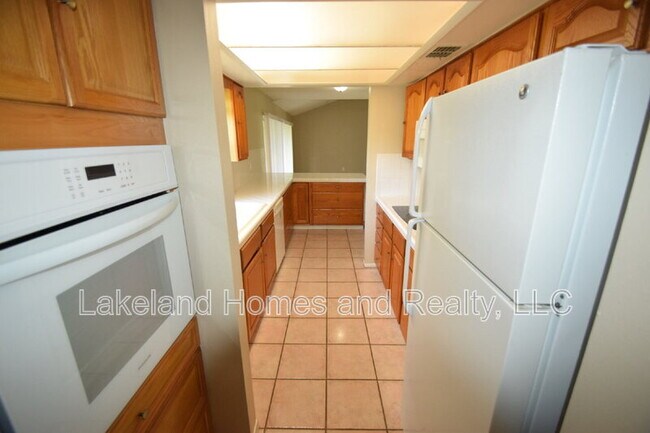 Building Photo - 1204 Honeytree Ln W